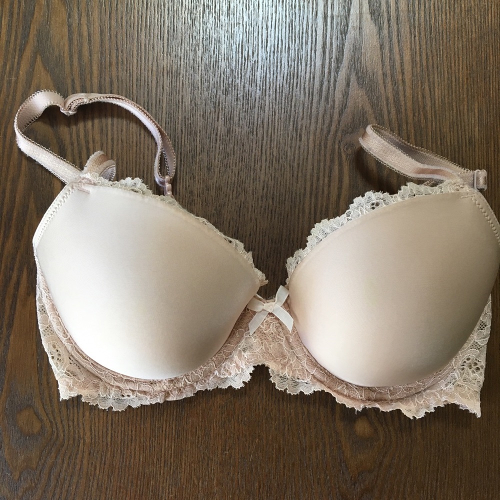 Victoria’s Secret Demi cup underwire muse bra